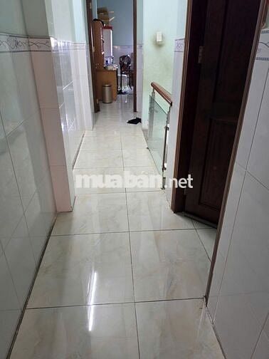 HOT- Nhà lầu DT 4x25, sân xe hơi, gần chợ Đại Hải, chợ Bà Điểm Hóc Môn