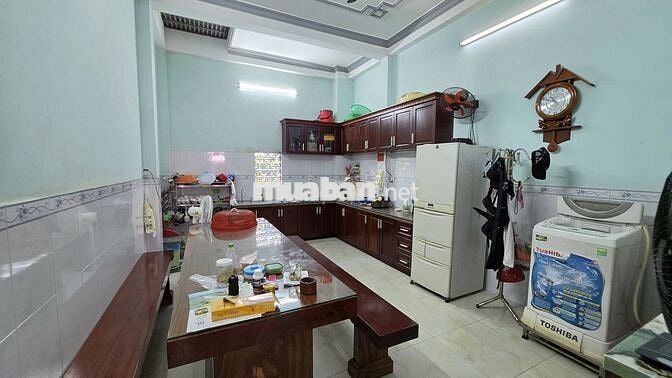 HOT- Nhà lầu DT 4x25, sân xe hơi, gần chợ Đại Hải, chợ Bà Điểm Hóc Môn