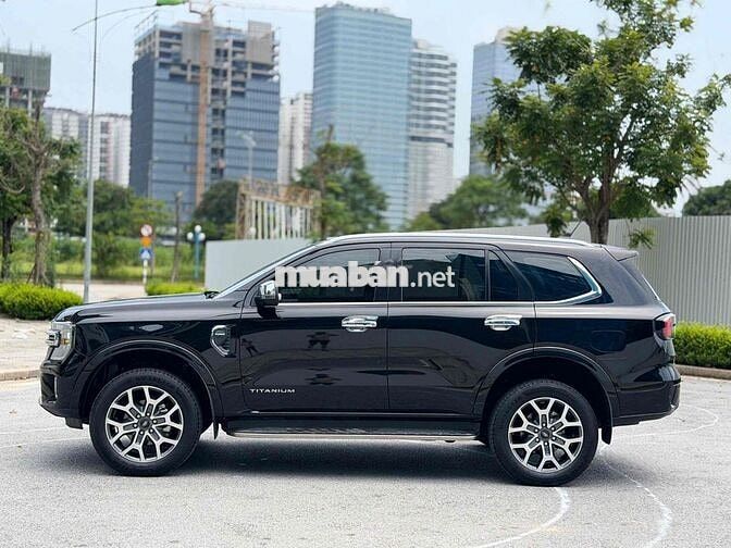 Ford Everest Titanium 2022 2.0L 4x2 AT Đen