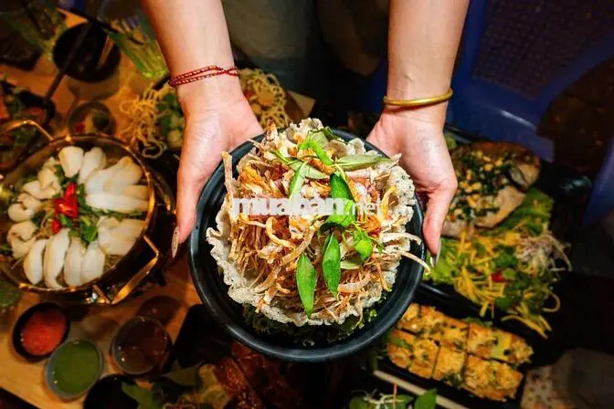 Tuyển phục vụ lương cao