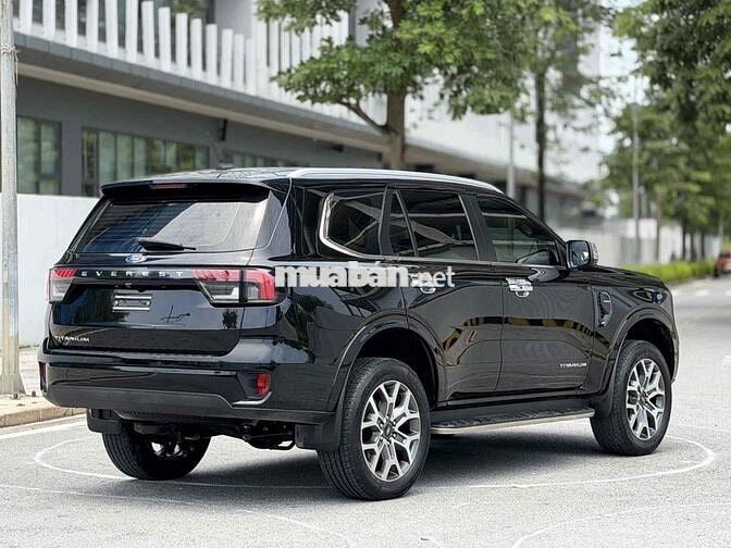 Ford Everest Titanium 2022 2.0L 4x2 AT Đen