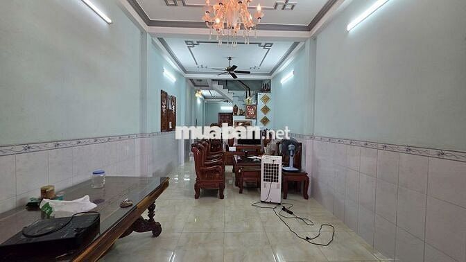 HOT- Nhà lầu DT 4x25, sân xe hơi, gần chợ Đại Hải, chợ Bà Điểm Hóc Môn
