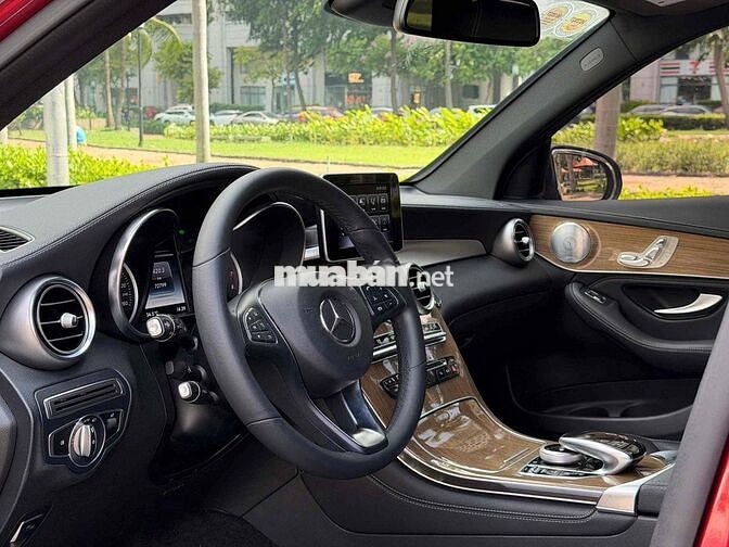 Mercedes GLC250 4Matic 2019 Đỏ