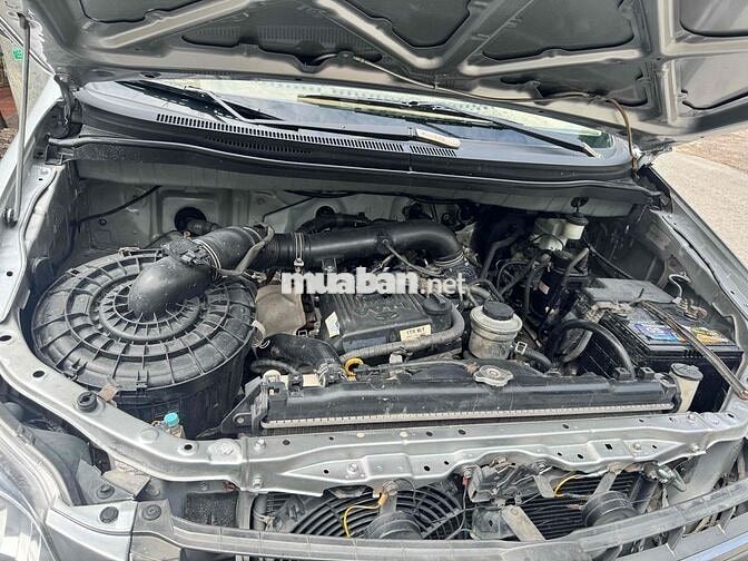 Toyota Innova 2010 Bạc 7 chỗ