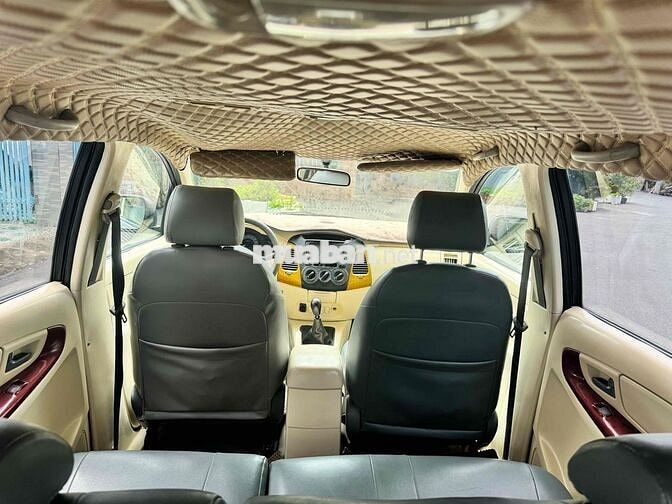 Toyota Innova 2010 Bạc 7 chỗ