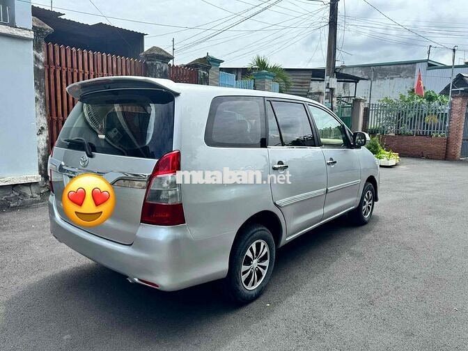 Toyota Innova 2010 Bạc 7 chỗ
