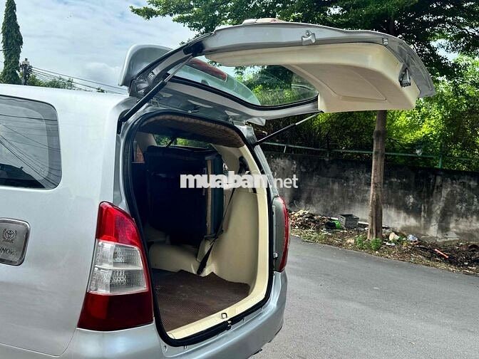 Toyota Innova 2010 Bạc 7 chỗ