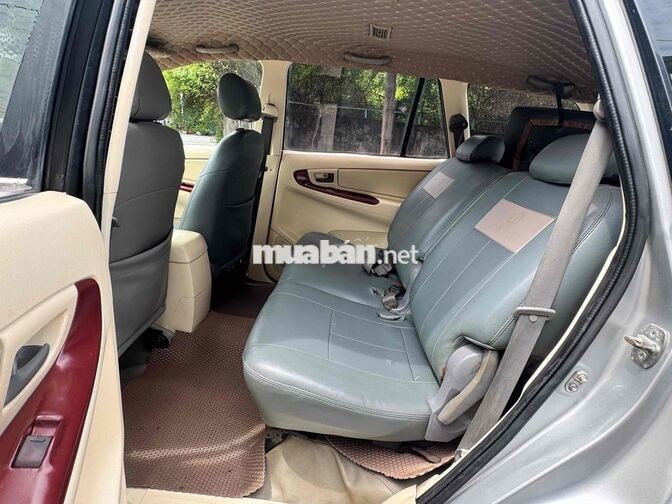 Toyota Innova 2010 Bạc 7 chỗ