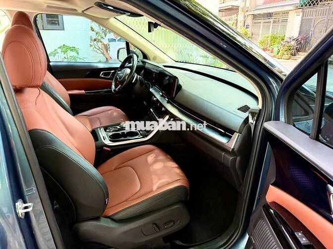 Kia Carnival Signature 2022 70000 km Xám