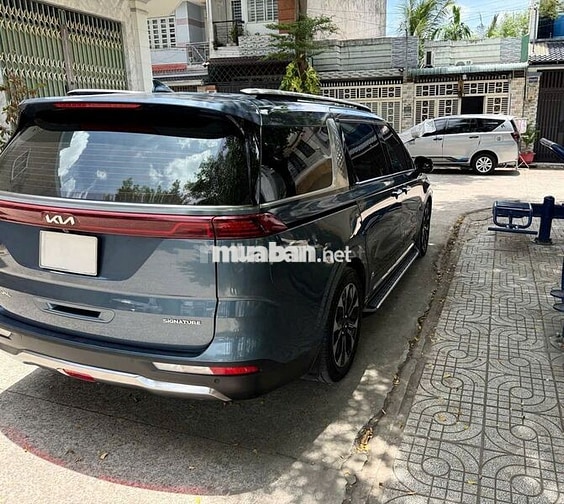 Kia Carnival Signature 2022 70000 km Xám