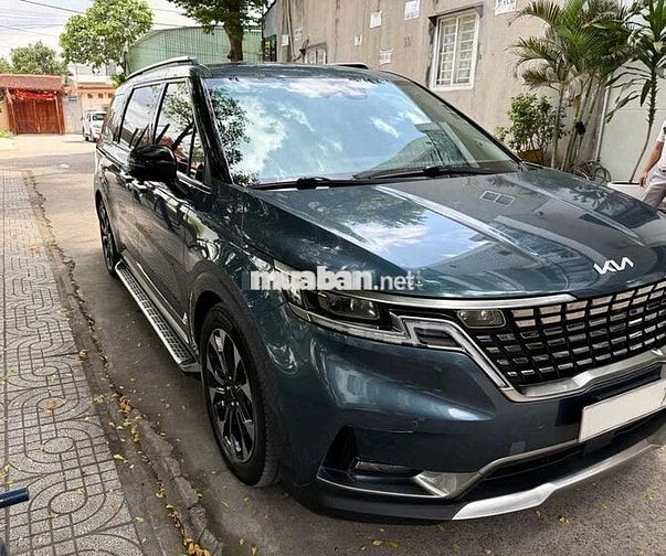 Kia Carnival Signature 2022 70000 km Xám