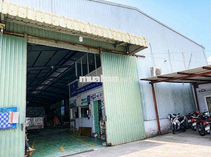 Xưởng 1.500m đường lớn có bãi xe và văn phòng