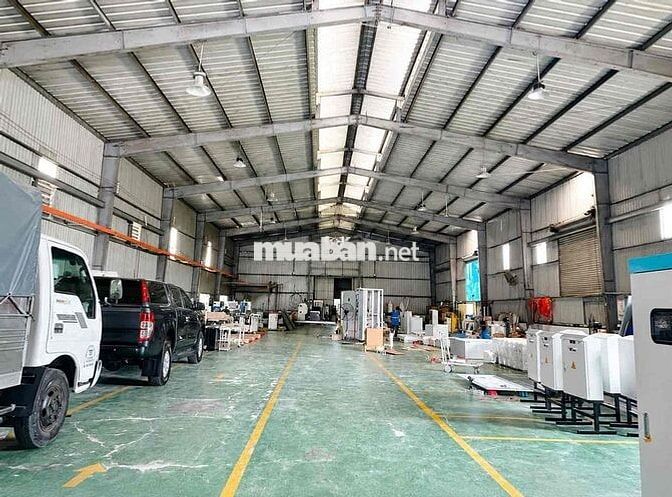 Xưởng 1.500m đường lớn có bãi xe và văn phòng