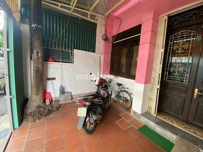 Chính chủ cho thuê nhà DT 12 m2 mặt phố Khương Thượng, tiện KD gần ĐH