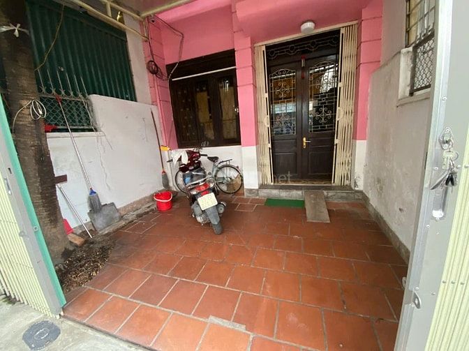Chính chủ cho thuê nhà DT 12 m2 mặt phố Khương Thượng, tiện KD gần ĐH