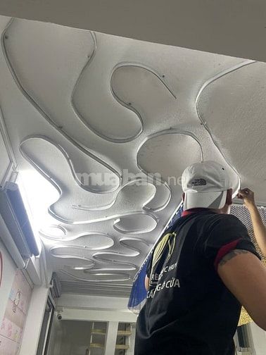Tuyển gấp nhân viên lắp rèm cửa, không biết nghề được đào tạo