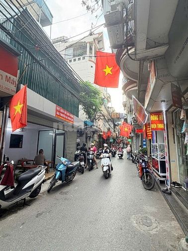 Bán nhà mặt phố đê Trần Khát Chân, DT 24m2 x 2 tầng, MT 6m