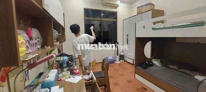 Bán nhà mặt phố Xuân Thủy 40m2, không lỗi, sổ vuông, chỉ 2x tỷ