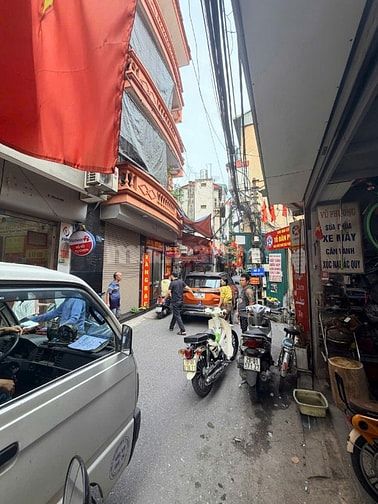Bán nhà mặt phố đê Trần Khát Chân, DT 24m2 x 2 tầng, MT 6m