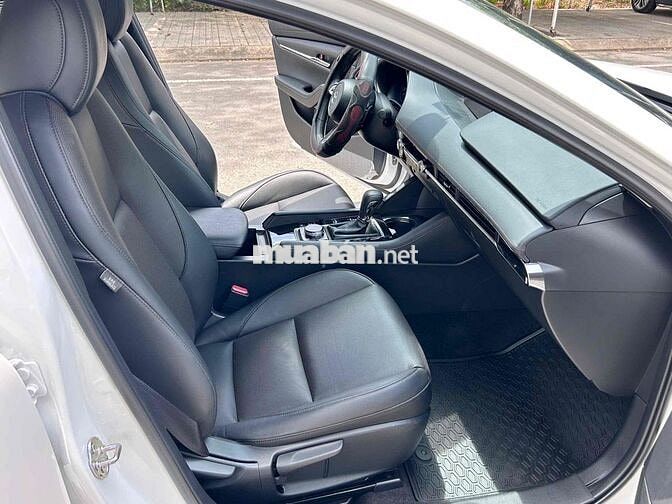 Mazda Mazda 3 Luxury 2025 Trắng 7.800km