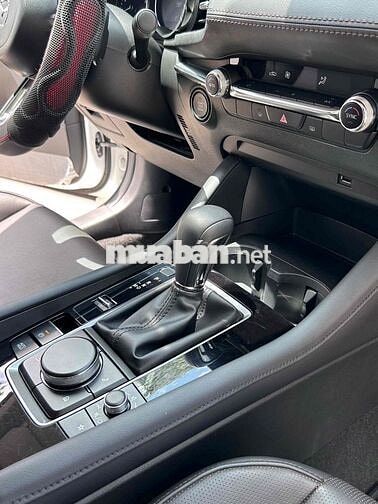 Mazda Mazda 3 Luxury 2025 Trắng 7.800km