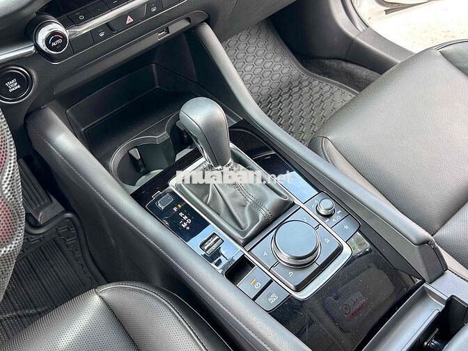 Mazda Mazda 3 Luxury 2025 Trắng 7.800km