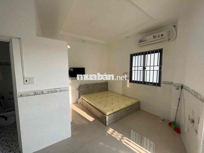 STUDIO 3.5TR | BAN CÔNG LỚN RIÊNG TƯ | NGAY CỔNG 3 QTSC