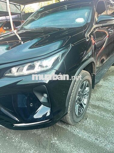 Toyota Fortuner Legender 2022 1 cầu bản Full Đen