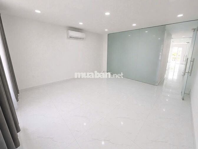 Nguyên sàn lầu 2 giá 11tr diện tích 100m2