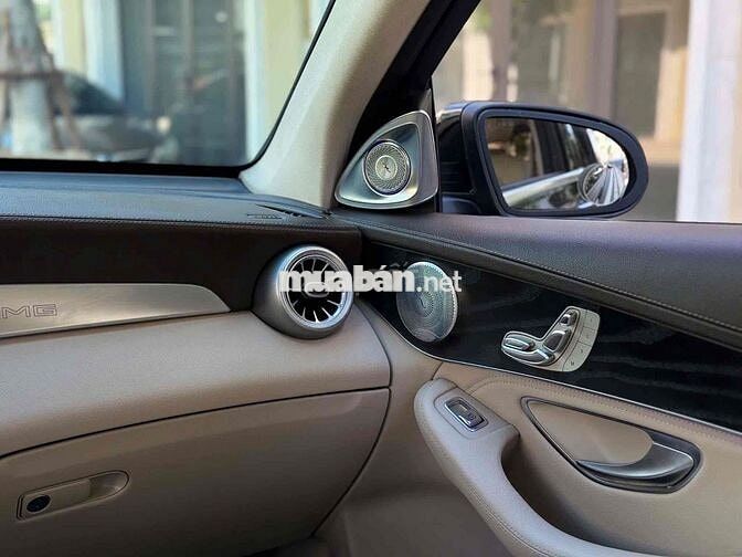 Mercedes-Benz GLC 300 2018 Đen 100000 km