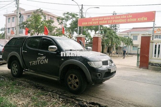 Mitsubishi Triton Đen
