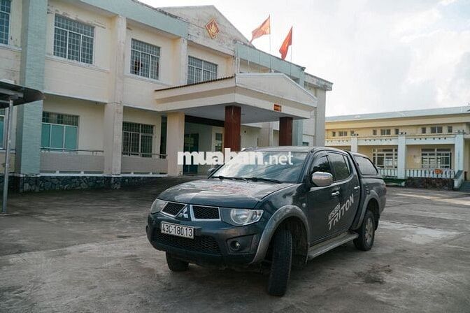 Mitsubishi Triton Đen