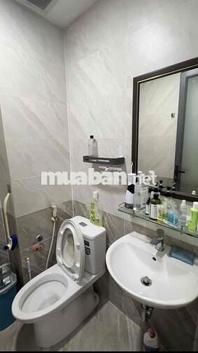 Phòng trọ Bình Thạnh có ban công cửa sổ