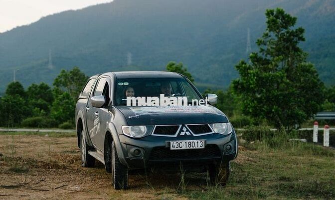 Mitsubishi Triton Đen