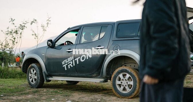 Mitsubishi Triton Đen