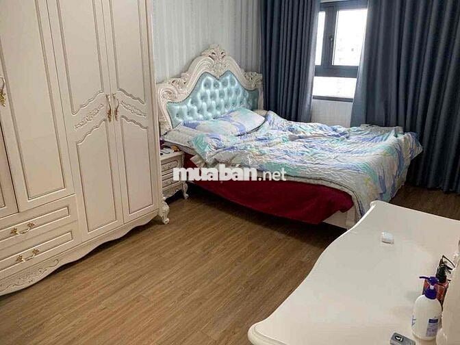 Căn hộ 1PN nội thất xịn xò, view hồ bơi, tầng cao thoáng mát, ở liền