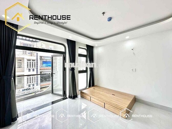 CĂN HỘ DỊCH VỤ CÓ BAN CÔNG, CỬA SỔ LỚN