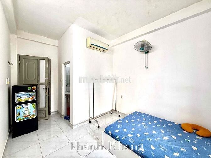 Trống Sẵn 3P Full Nội Thất Rộng 25m2 Cửa Sổ Ngay ĐH Kinh Tế UeH Q10