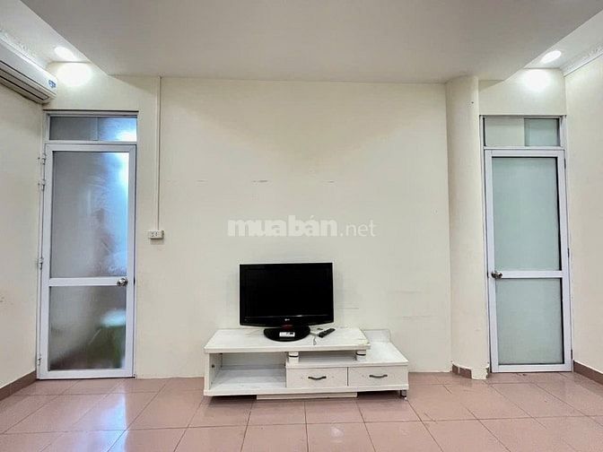 Cho thuê căn hộ tầng 4 phố Hàng Than, diện tích 50m2, có thể ngăn 