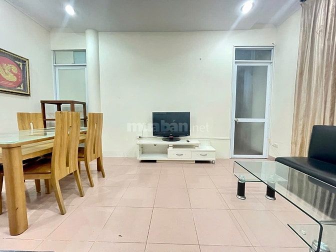 Cho thuê căn hộ tầng 4 phố Hàng Than, diện tích 50m2, có thể ngăn 