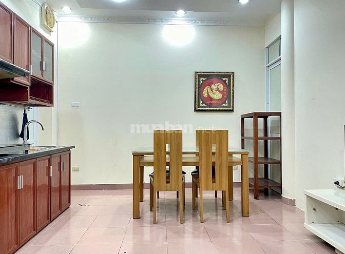 Cho thuê căn hộ tầng 4 phố Hàng Than, diện tích 50m2, có thể ngăn 