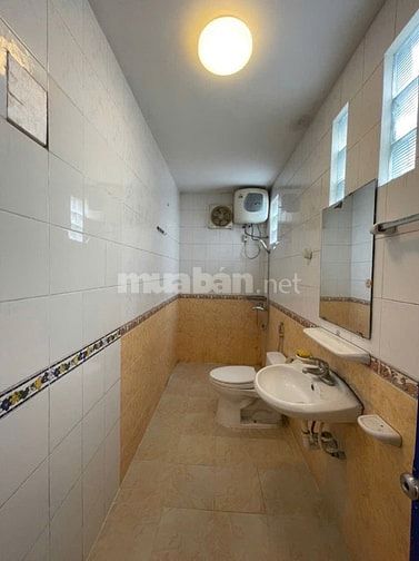 Cho thuê căn hộ tầng 4 phố Hàng Than, diện tích 50m2, có thể ngăn 
