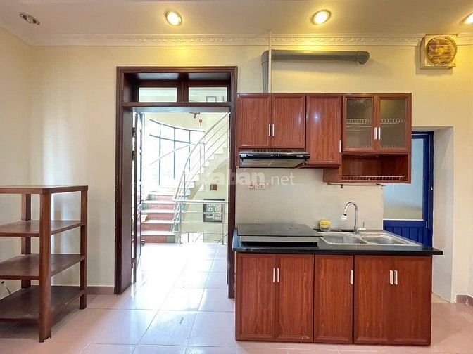 Cho thuê căn hộ tầng 4 phố Hàng Than, diện tích 50m2, có thể ngăn 