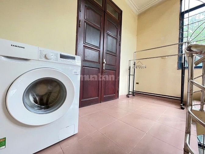 Cho thuê căn hộ tầng 4 phố Hàng Than, diện tích 50m2, có thể ngăn 
