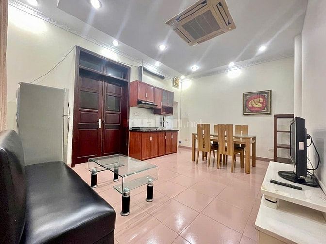 Cho thuê căn hộ tầng 4 phố Hàng Than, diện tích 50m2, có thể ngăn 