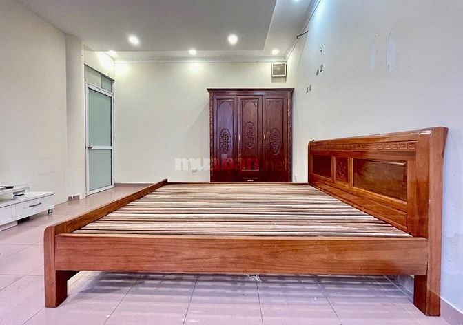 Cho thuê căn hộ tầng 4 phố Hàng Than, diện tích 50m2, có thể ngăn 