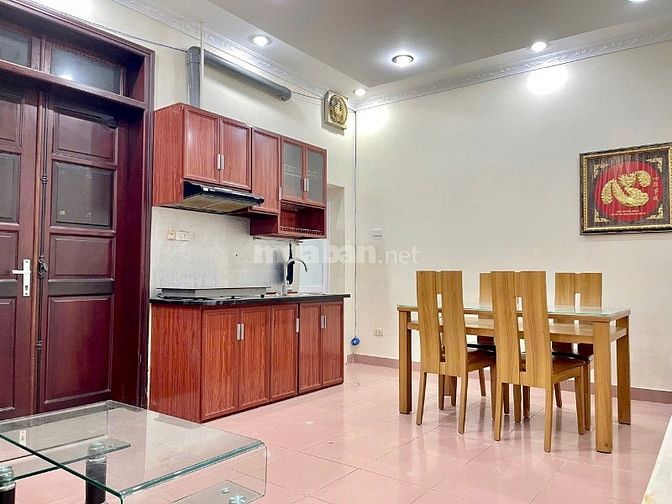 Cho thuê căn hộ tầng 4 phố Hàng Than, diện tích 50m2, có thể ngăn 
