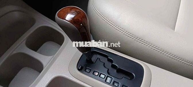 Toyota Innova V 7 chỗ Tự động Bạc