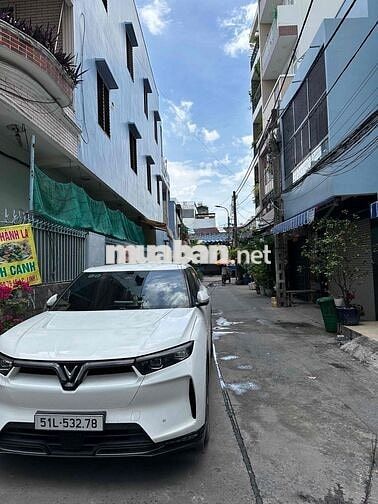 BÁN NHÀ HẺM XE TẢI CÁCH MẶT TIỀN 30M - 5 TẦNG NỞ HẬU 5,6M BỀ THẾ .