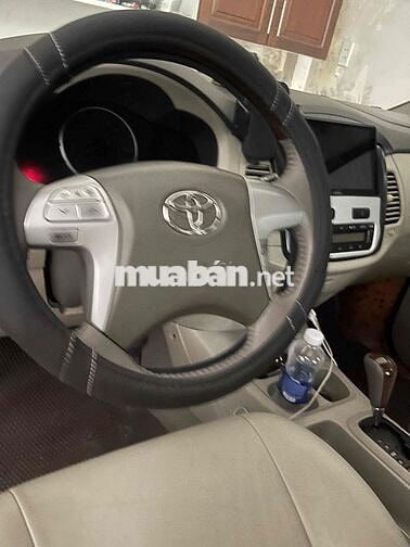 Toyota Innova V 7 chỗ Tự động Bạc